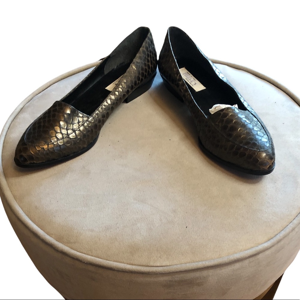 Made in Italy, NEW without tags, 10M, grey/brown/gold tone alligator flats-Rare!